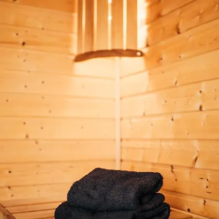 Aleksander Z Basenem, Bania Ruska I Sauna