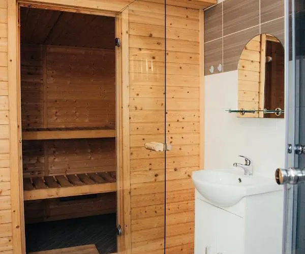 Aleksander Z Basenem, Bania Ruska I Sauna *